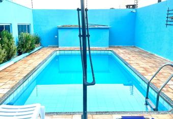 CASA EM FOZ DO IGUA  U DESTINO DO MUNDO has rooms with a private hot tub