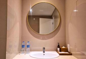 Aidan Junior Suite 1 BR JU19 allows 18 year olds to book a room