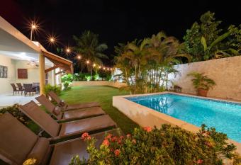 Casati Golden House, Great Pool Garden has rooms with a private hot tub