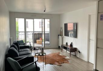 Belle chambres dans un bel immeuble has Balcony rooms