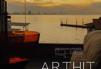 Arthit Resort Koh larn has Balcony rooms