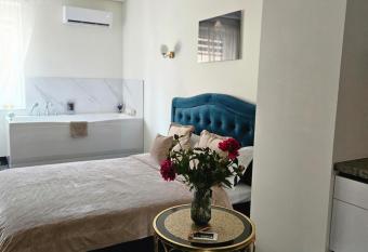      an  i  - Apartamentai has rooms with a private hot tub