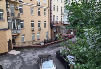 Studio with spa at Mykhailivs kyi In has rooms with a private hot tub