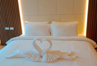 Tommy Resort2 allows 18 year olds to book a room