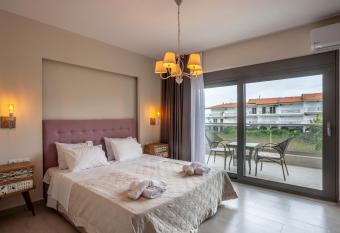 Villa Selena seafront has Balcony rooms