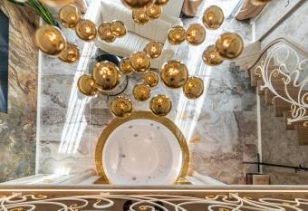 Jacuzzi Exotica Apartment allows 18 year olds to book a room