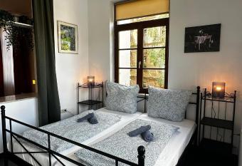 Maisonettewohnung im Loft Stil mit wundersch  ner Terrasse has Balcony rooms