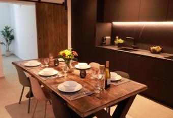 Maas & Me has Balcony rooms