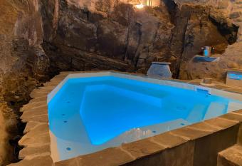 La Casa Medievale Suites e SPA allows 18 year olds to book a room