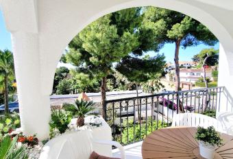 Happy in Holiday Miraflores Apartments allows 18 year olds to book a room