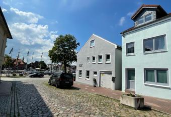 Hafengeheimnis allows 18 year olds to book a room