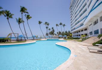 Xeliter Las Olas Juan Dolio allows 18 year olds to book a room