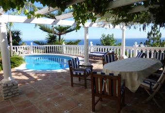 La Perla de Torrenueva has Balcony rooms