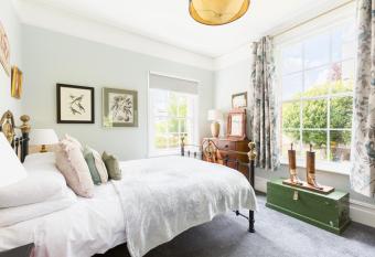 Spa Villas Gloucester has Balcony rooms