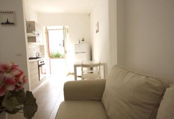 Simona Beach Holiday House has Balcony rooms