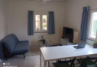 Studio apartment with lush green patio allows 18 year olds to book a room