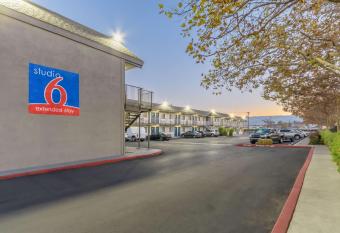 Studio 6 Hayward, CA Silicon Valley Gateway allows 18 year olds to book a room