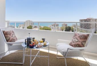 Central Apartment with Stunning Sea Views, Terrace allows 18 year olds to book a room