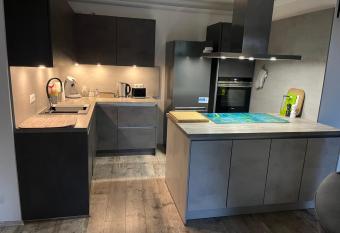 Ger  umige, moderne 110 qm Wohnung N  he Messe Essen has Balcony rooms