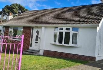 Mourne Hikers  Cottage allows 18 year olds to book a room