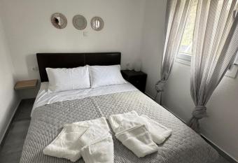 Seashore house Makri has Balcony rooms