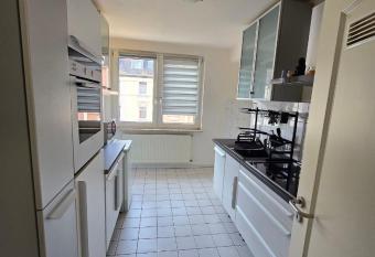 Charmantes Zimmer, geteilte K  che & Bad has Balcony rooms