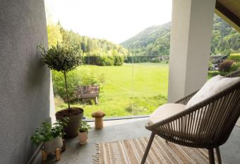 Forest Breeze Apartments has Balcony rooms