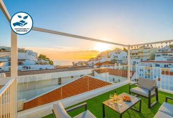 Apartment Carvoeiro By The Sea 2 by Algarve Vacation allows 18 year olds to book a room