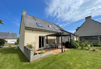 Maison proche mer avec jardin has Balcony rooms