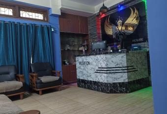 LONDON BRIDGE GUEST HOUSE has Smoking/Balcony rooms