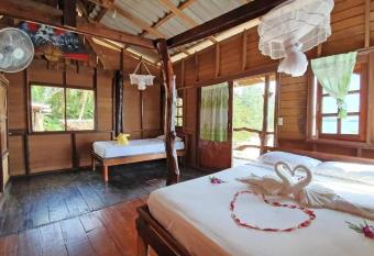 Hermit Cafe&Bungalow has Balcony rooms