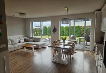 Przytulne mieszkanie z kominkiem has Balcony rooms