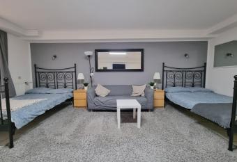 Schicke G  stewohnung D  sseldorf Neuss K  ln has Balcony rooms