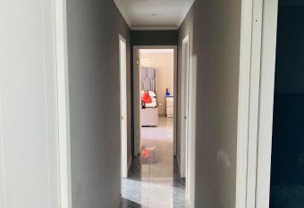 Casa completa has rooms with a private hot tub