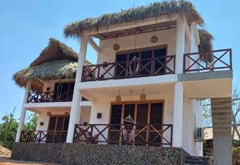 Casa Mizontle has Smoking/Balcony rooms