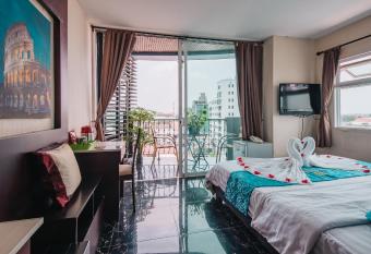 V Hotel Vientiane has Balcony rooms