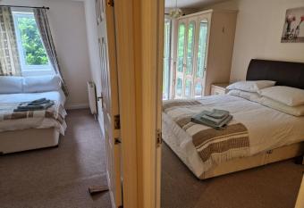 Charming 2-Bed Apartment in Central Southampton has Balcony rooms