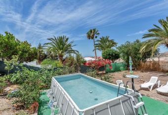 Villa Familiar El Salobre has Smoking rooms