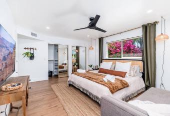 Beautiful, Sunshine Paradise Escape allows 18 year olds to book a room