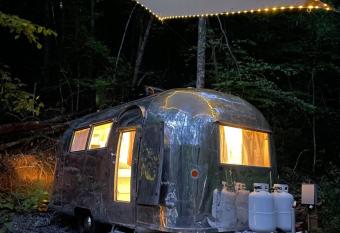 Streamside Shinytiny Airstream In The Smokies has Balcony rooms