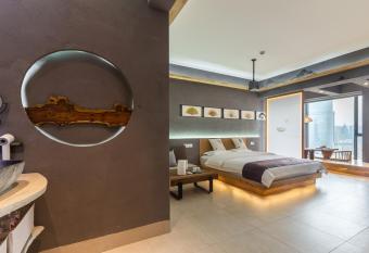                                                 Youngzai Apt in Jiefangbei 5 allows 18 year olds to book a room