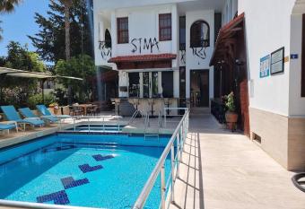   ima Hotel Kemer allows 18 year olds to book a room