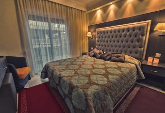 Hotel Avra has Balcony rooms