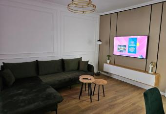 Elegant Home has rooms with a private hot tub