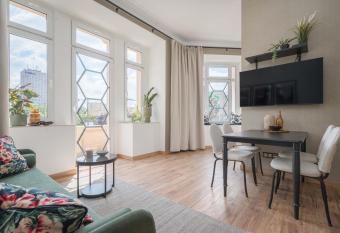 Polonia Residence Panorama by LookAp has rooms with a private hot tub