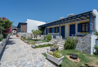 Studios Prombona To Petrino Spiti has Balcony rooms