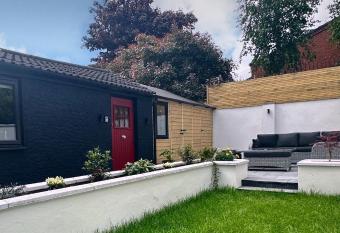 Garden Lodge has Balcony rooms