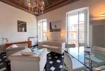 Berto s Apartment Luxury 3 bedrooms 2 bathrooms in City Centre allows 18 year olds to book a room