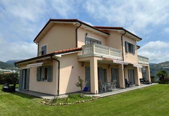 Casa degli ulivi has Balcony rooms