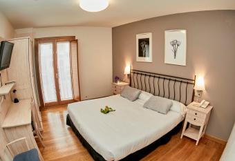 Hotel Casa Azcona allows 18 year olds to book a room